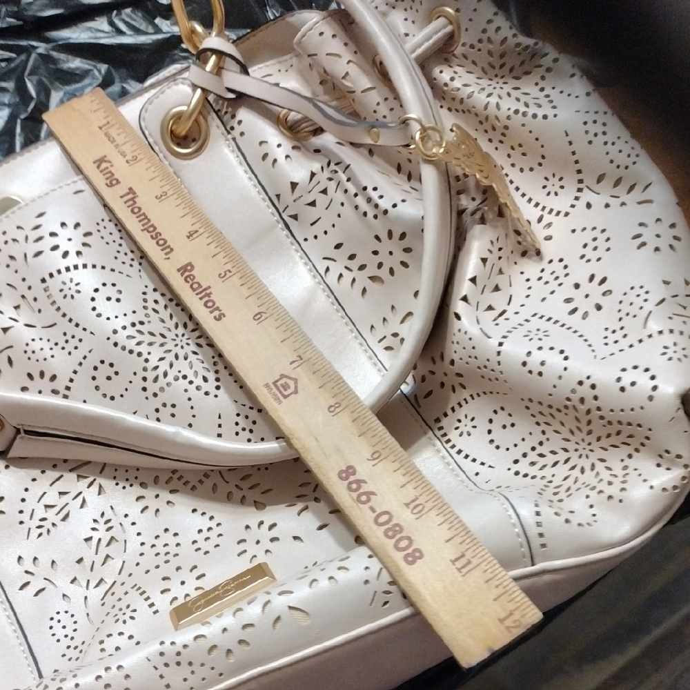 Jessica Simpson Cream Shoulder Bag with Cut-Out Design - Picture 5 of 9